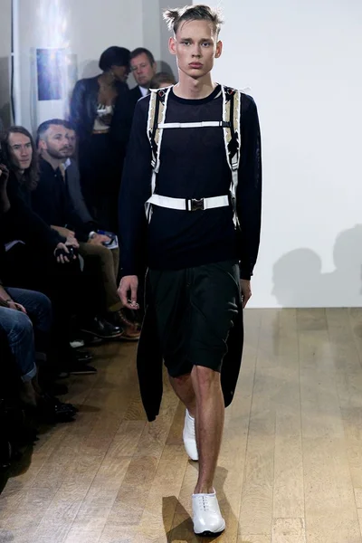Look 16